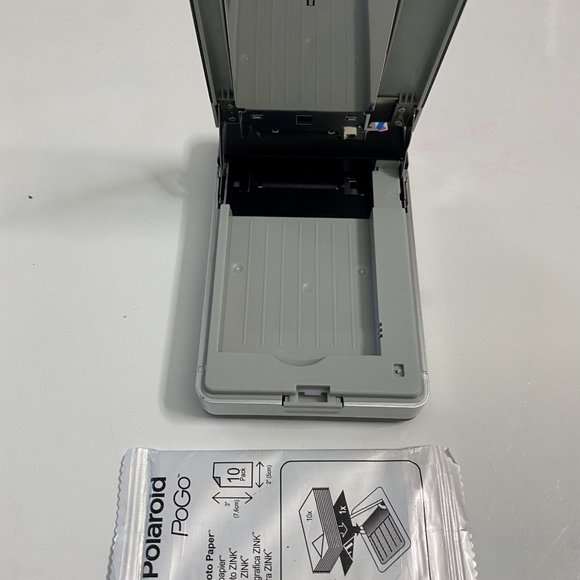 Polaroid PoGo Instant Mobile Thermal Printer Zink Zero Ink CZA-10011B(Missing AC - Picture 3 of 5